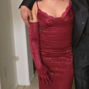 burgundy dress with gloves